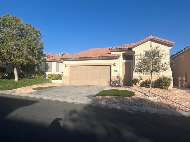 Foto del edificio - single story, 3 bed, 2 bath, 2 car garage in gated community in Summerlin