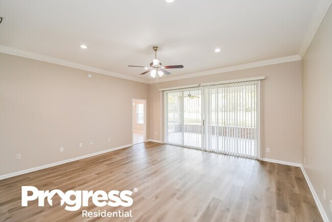 Foto del edificio - 5731 Plum Hollow Dr W