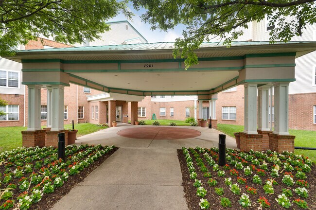 Foto del edificio - Laurel Lakes Apartments 55+