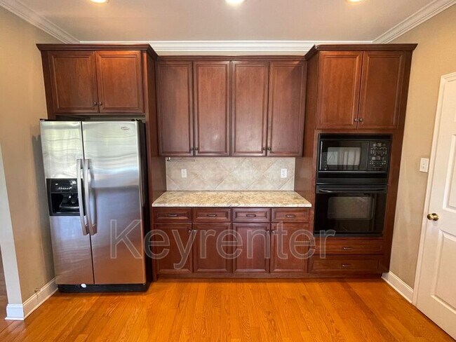 Foto del edificio - 1917 Willow View Ln