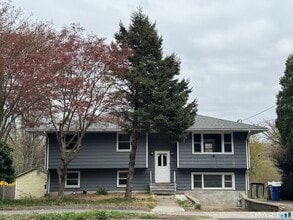Building Photo - 158 River Rd