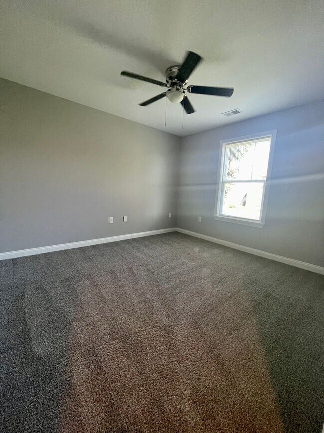 Foto del edificio - 3 Bedroom Single Family Home with Attached...