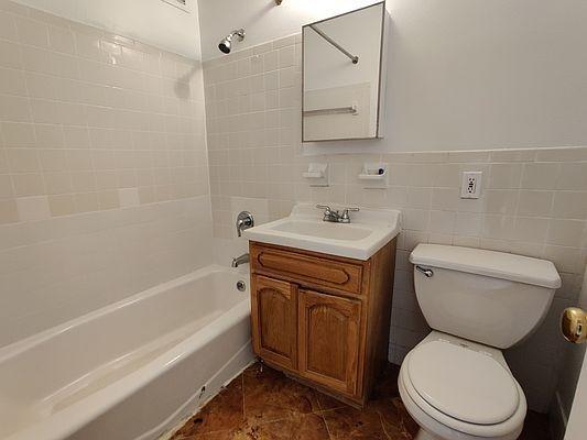 Foto del edificio - 2 bedroom in BRONX NY 10453