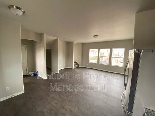 Building Photo - 889 Grissom Dr.