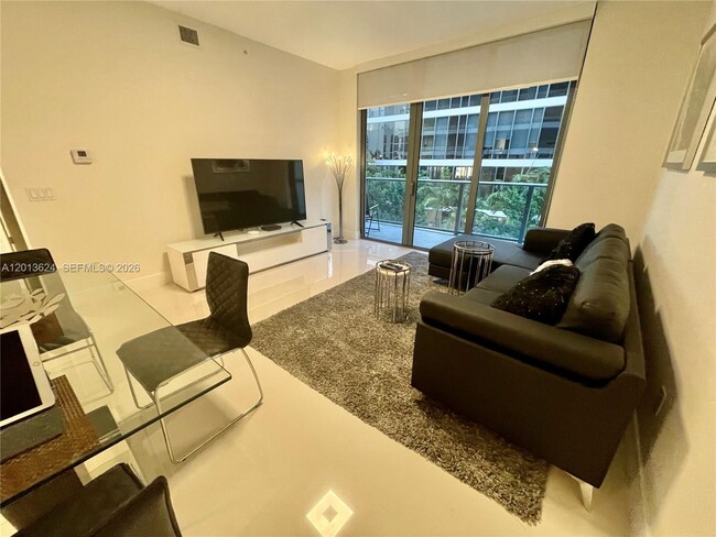 Foto del edificio - 2960 NE 207th St