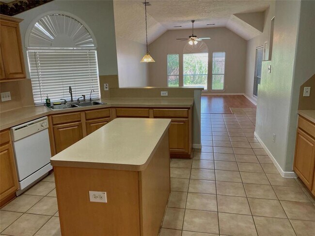 Foto del edificio - 7314 Garden Field Ln