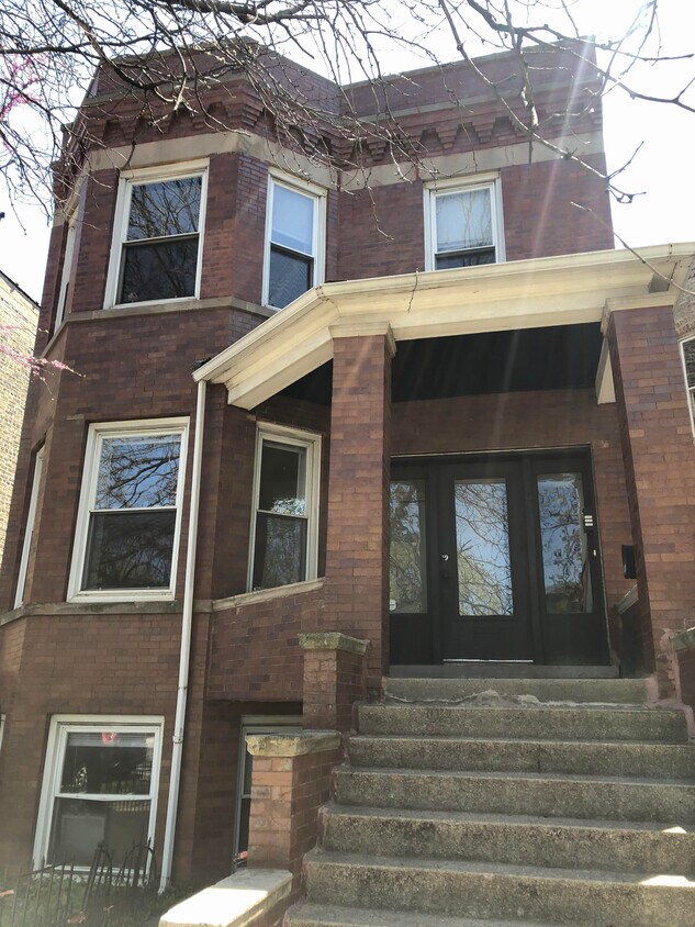 Primary Photo - 3031 Fullerton W Ave