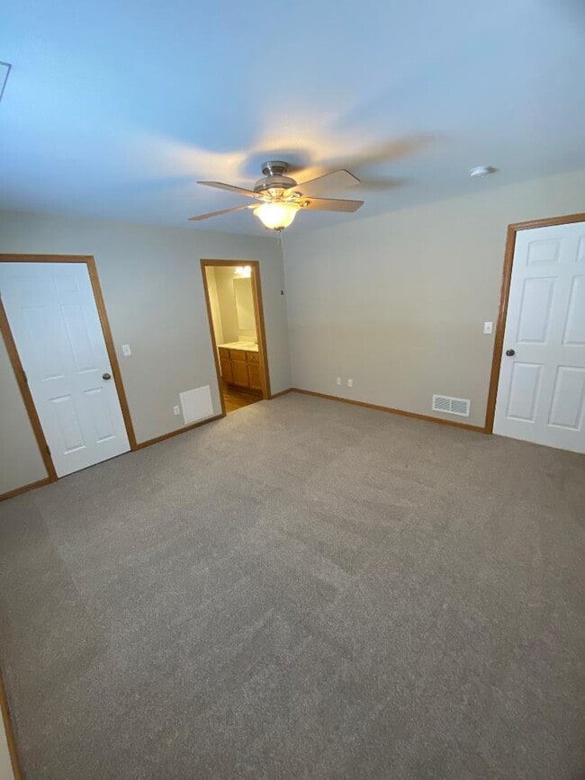 Building Photo - 1451 Summit St