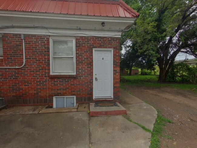 Building Photo - 145 N Ash St