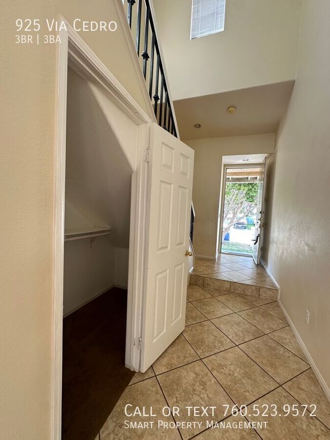 Building Photo - Beautiful Chula Vista 3bed+1 Loft, 2.5 bat...