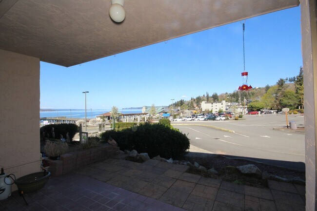 Foto del edificio - Large Redondo Condo with Waterfront View!