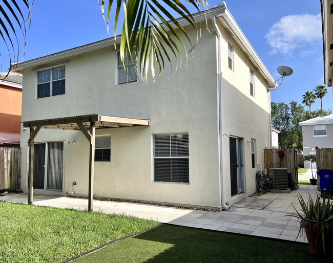 Building Photo - 6651 Fern St