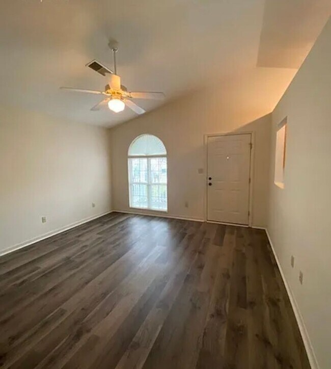 Foto del edificio - COMING SOON! 3 Bed 2 Bath Single Family Home w/ Garage!