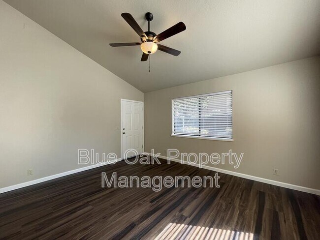 Foto del edificio - 2811 Morseman Ave