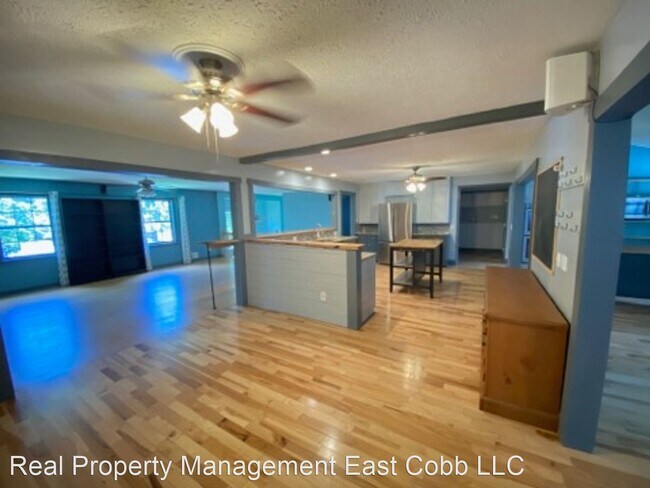 Foto del edificio - 6 br, 3 bath House - 103 Angela Court