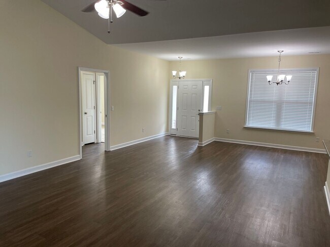 Foto del edificio - 3 Bedroom 2 Bathroom House with Large Fenc...