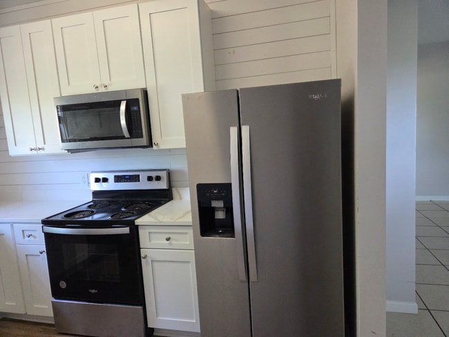 Kitchen - 601 S Cedar St