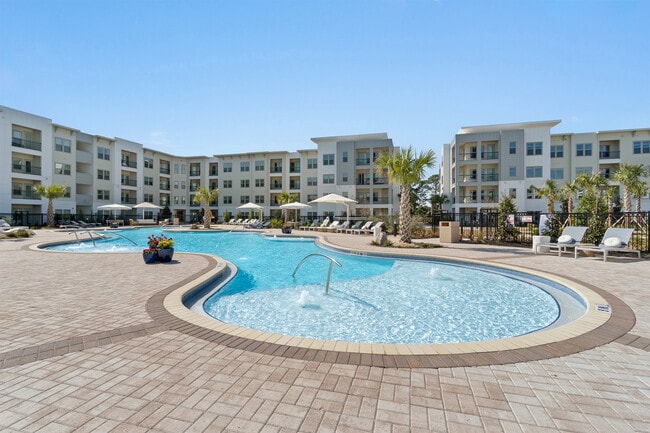 Building Photo - Atori Lakewood Ranch