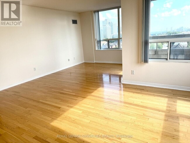 Building Photo - 9-909 Northern Heights Dr