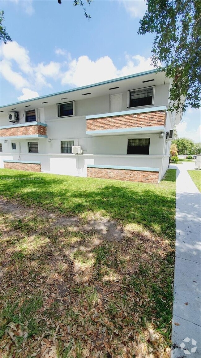 Building Photo - 4450 SW 67th Ave