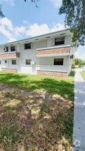 Building Photo - 4450 SW 67th Ave