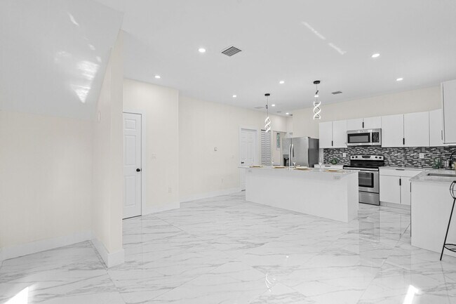 Foto del edificio - 742 NW 70th St