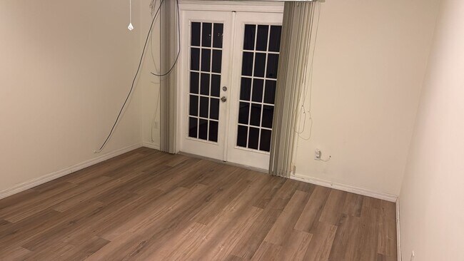 Foto del edificio - Beautiful 4 Bed / 2 Bath Single-Family Hom...
