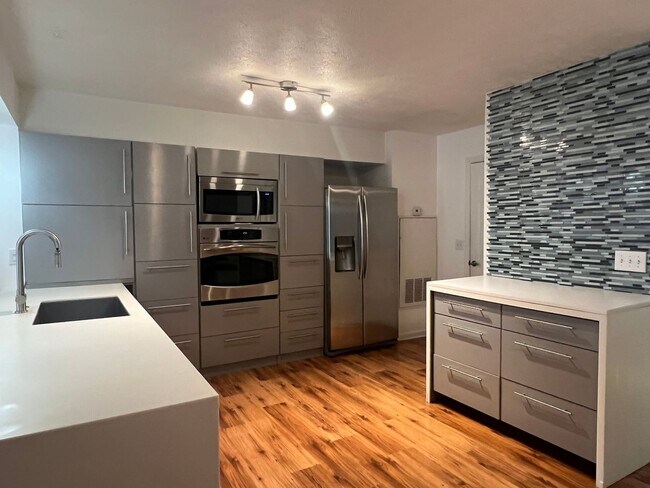 Foto del edificio - CONVIENT... TOWNHOME 2 BEDROOM 2.5 BATH
