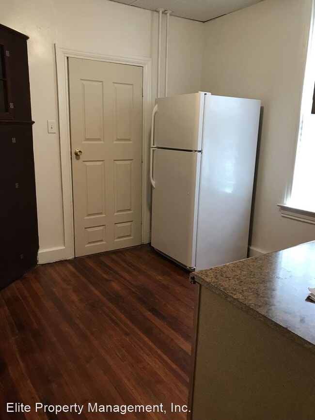 Building Photo - 2 br, 1 bath House - 651 W. Princess St., ...