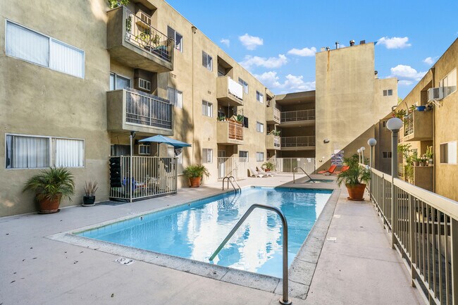 Foto del edificio - 1011 N Palm Ave