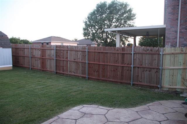Foto del edificio - 2309 Emerald Ln