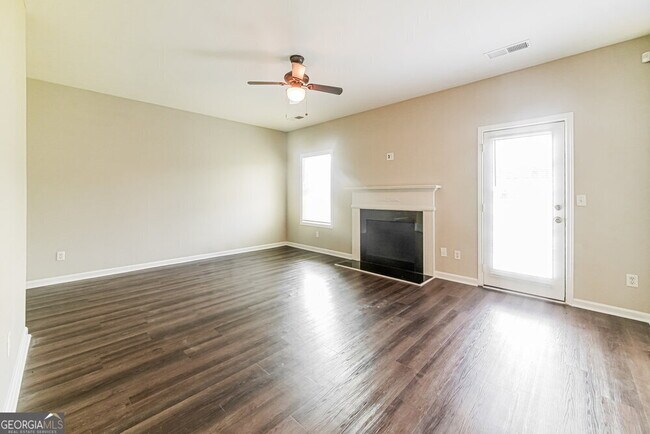 Foto del edificio - 237 Summer Gate Ln