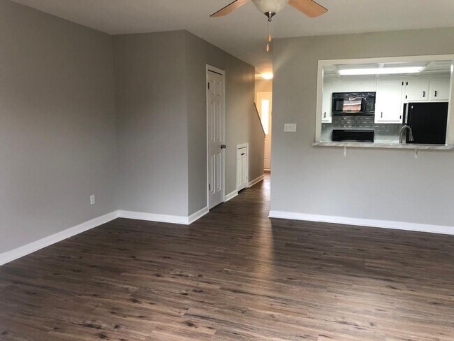 Foto del edificio - Great Oakwood location - 2 bedroom