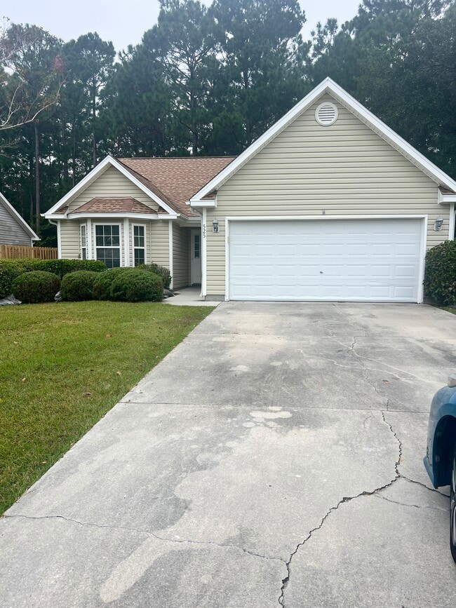 Building Photo - 525 Maple Branches Dr