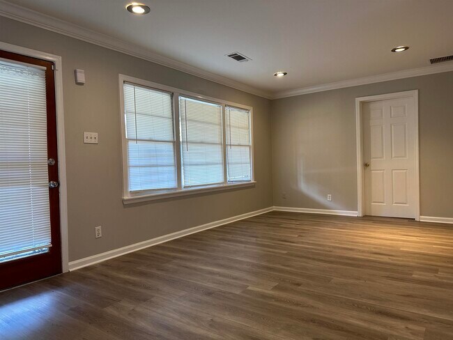 Building Photo - 4674 Quince Rd