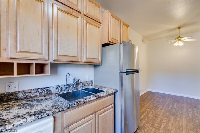Building Photo - 231 W Horizon Ridge Pkwy