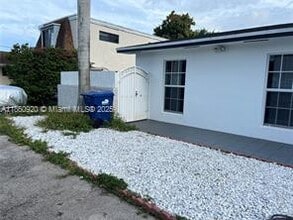 Building Photo - 382 NE 113th St