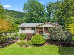 44 Palisades Ct