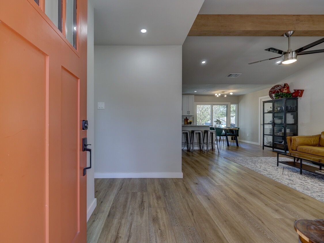 Foto principal - 12032 Shropshire Blvd