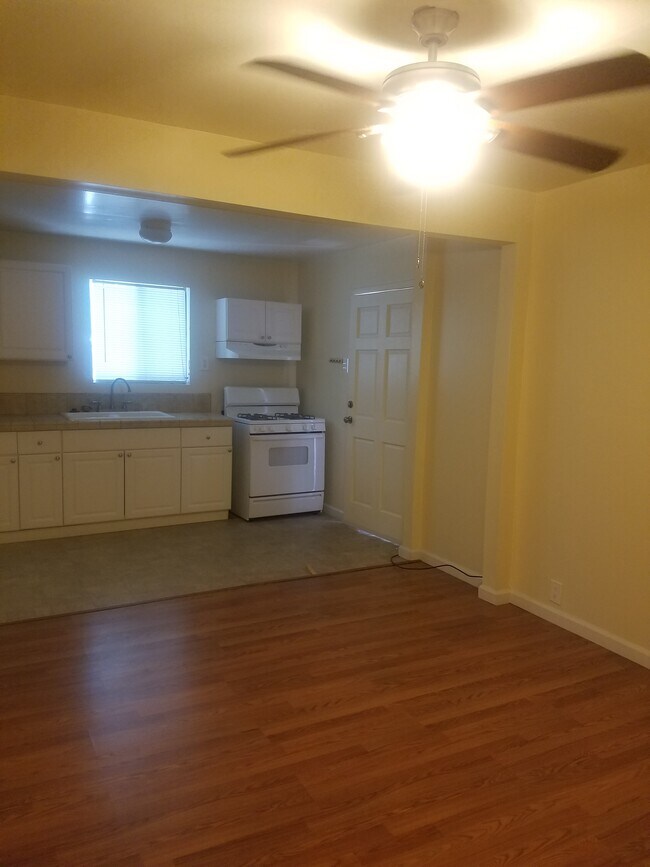 Foto del edificio - 112 N Huntington Dr