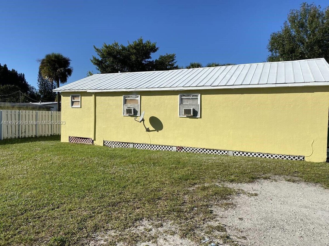 433 N 14th St Unit D, Fort Pierce, FL 34950 Apartment for Rent in