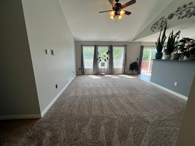 Building Photo - Beautiful 4-Bedroom Home in Hickory Valley...