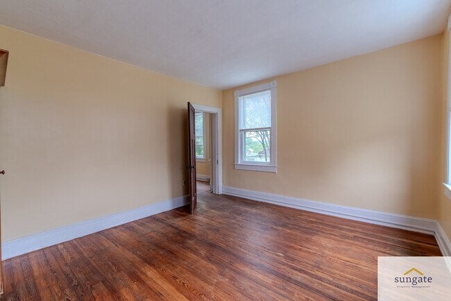 Foto del edificio - 2900 E Strathmore Ave