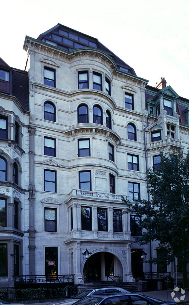 Building Photo - The Vendome