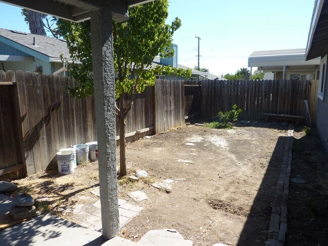 Building Photo - Spacious Home in Sacramento