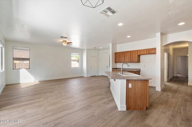 Building Photo - 12565 W Apodaca Dr