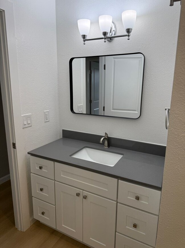 Building Photo - 903 Delane Dr