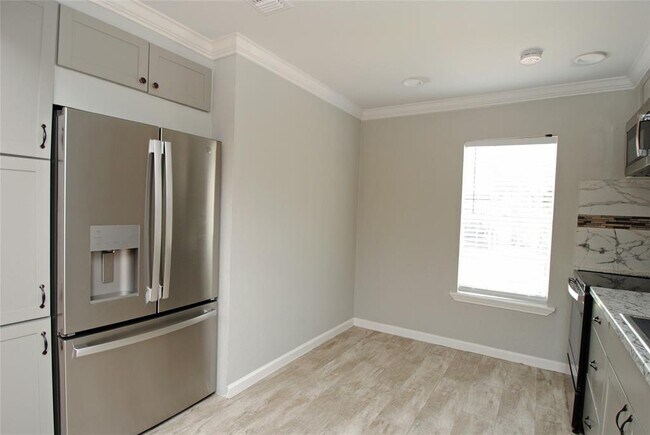 Building Photo - 1223 Augusta Dr