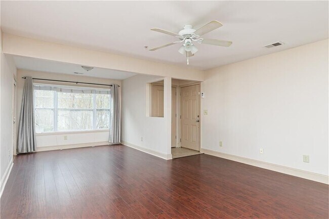 Foto del edificio - 804 Madison Ln S E