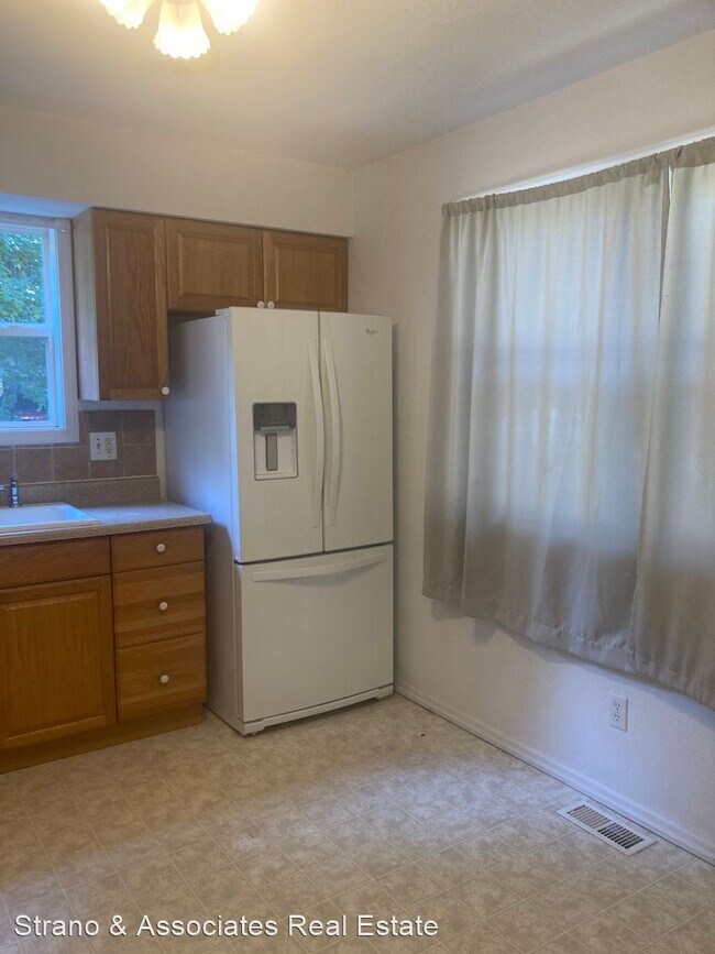 Building Photo - 3 br, 2.5 bath House - 16 Saddlewood Lane